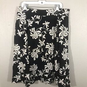 Jones New York  Black & Ivory Circle Skirt size 16